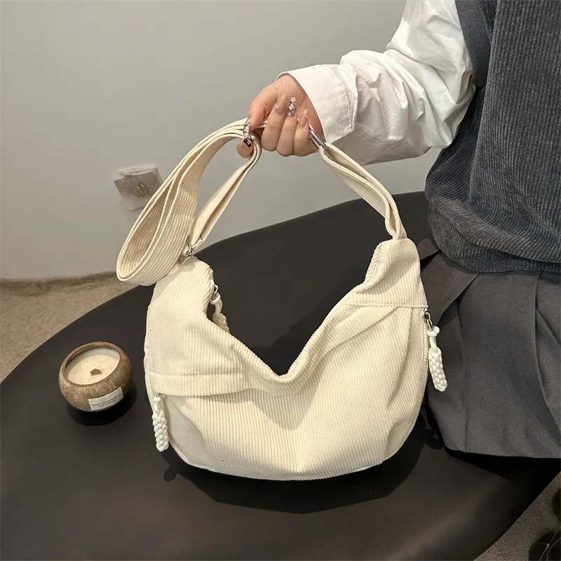 

Canvas Large Capacity Casual Niche Design Crossbody Commuter Bag