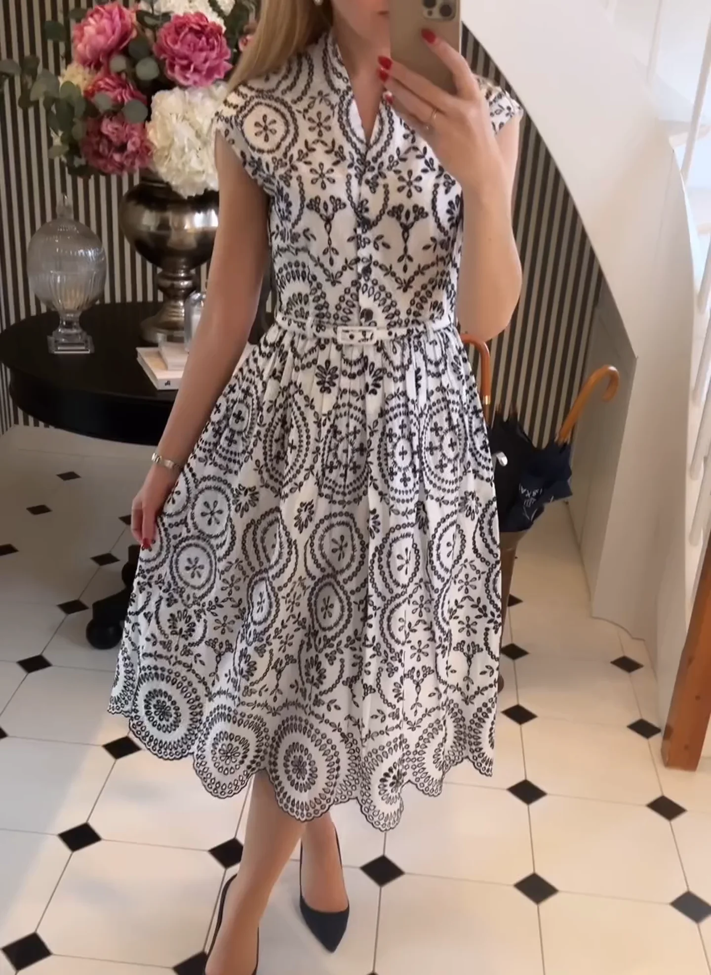 Contrast Color Embroidered Mid-Length Sleeveless Slim Long Dress Women\'s Beach Vacation Dress Streetwear 2024 New Summer
