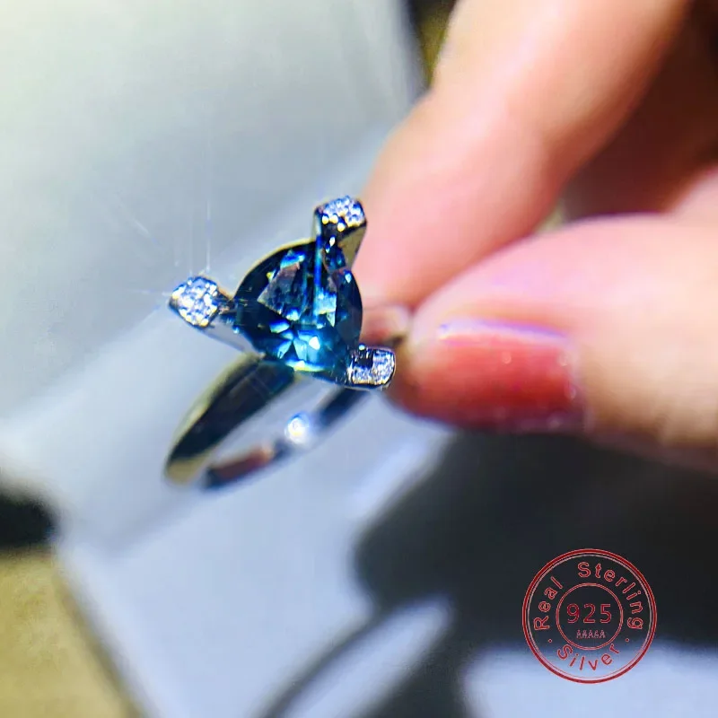 Fashion Ol Ladies Inlaid Triangle Sapphire Ring Women Soild 925 Sterling Silver Jewelry Wholesale, Suitable for Engagement Gift