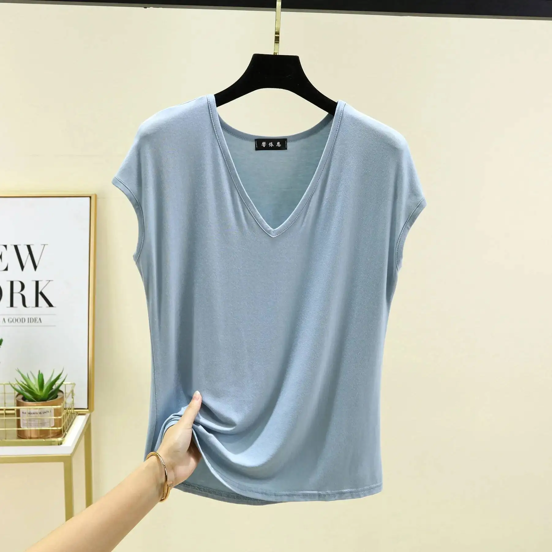 

Модальная майка с v-образным вырезом, летние женские футболки без рукавов, тонкие повседневные свободные футболки больших размеров, универсальные топы