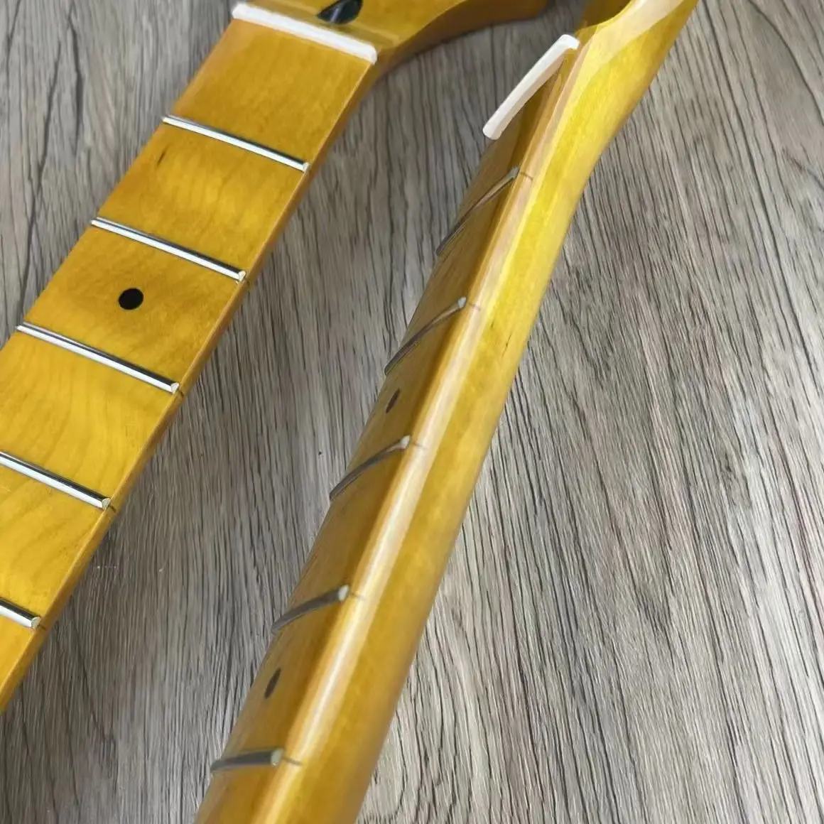 

Светло-желтый гриф для гитары ST, глянцевый кленовый фингерборд, 22 лада, 9,5 дюймов, с глянцевым лаковым покрытием, для индивидуальных гитарных комплектующих