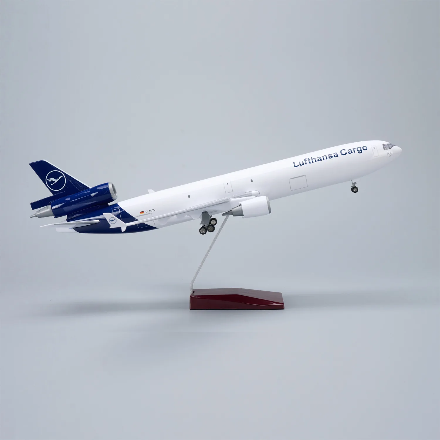 1/130 Large Scale Airplane 47cm Lufthansa Cargo MD-11 Resin Airplane Model Kit With Stand For Adult Aviation Souvenir Gift
