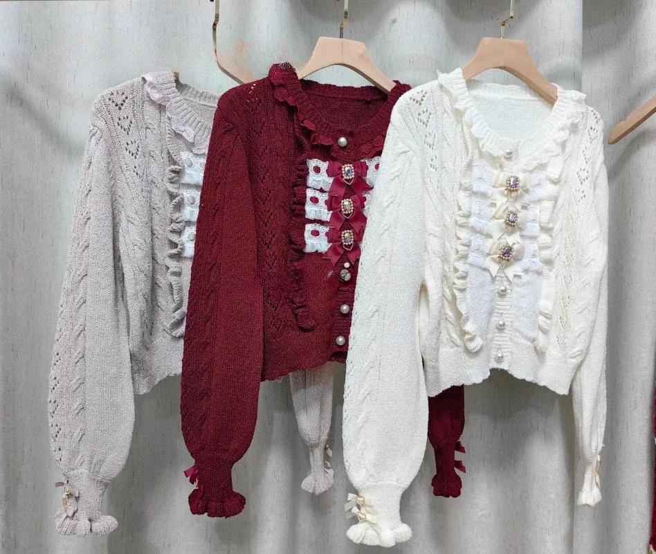 Primavera e autunno nuove ragazze dolci cardigan corto lavorato a maglia miniera cravatta fiocco in pizzo scavato girocollo maglione con fibbia di perle