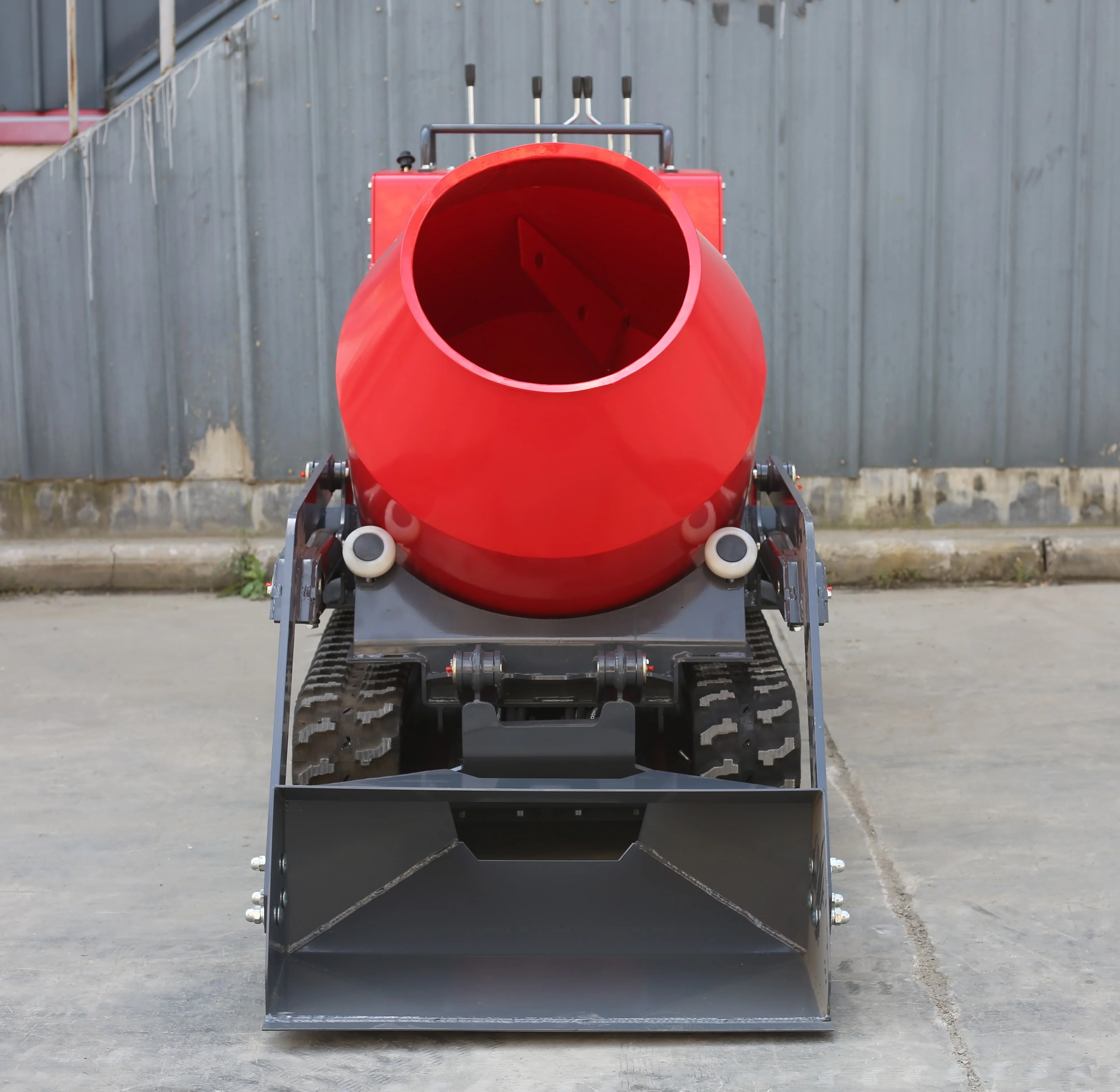 شاحنة قلابة ذات مسار متعدد الوظائف، دلو كبير، ناقل قلابة أمامية #2