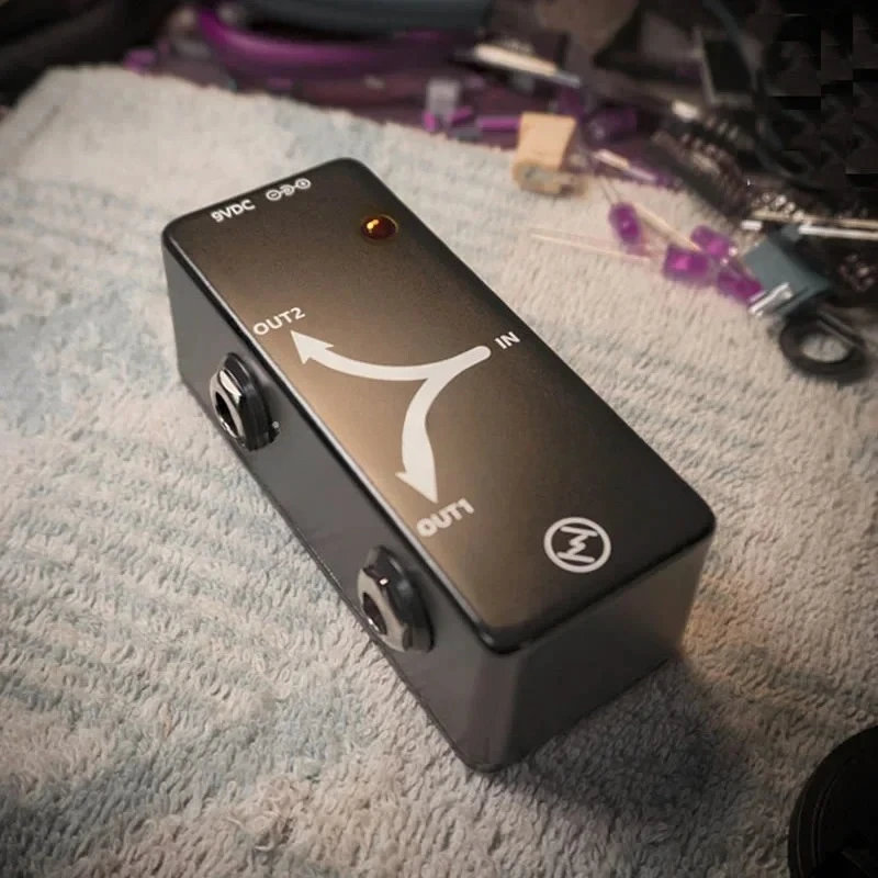 One input and two outputs Buffer multi-function splitter, dual-channel separate circuit. Electric guitar, electric bass effect