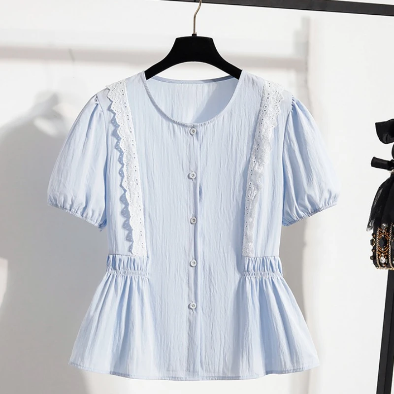 PLUS ขนาดผู้หญิงเสื้อฤดูร้อน 2025 สไตล์ฝรั่งเศสหวานขอบลูกไม้บางเอว Cinched แขนสั้นตุ๊กตาเสื้อลําลองเสื้อ