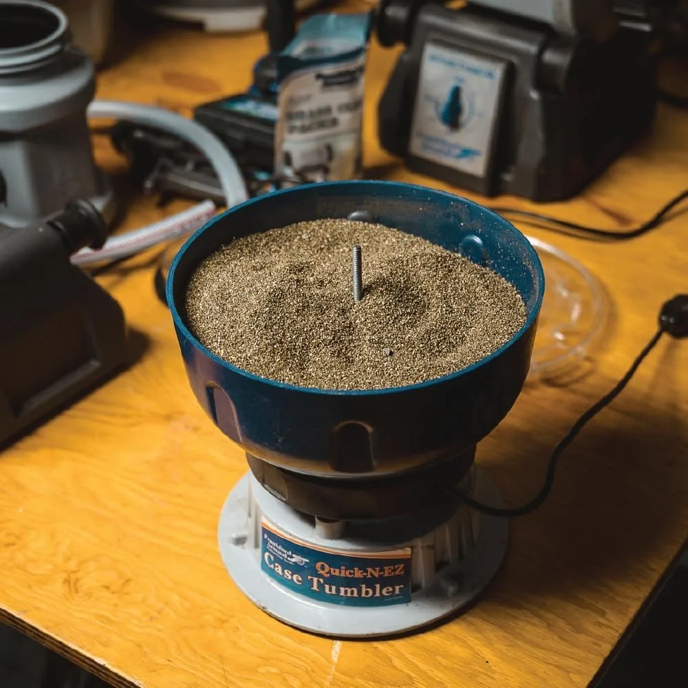 

Вибрационный барабан-пескоструйный аппарат Quick N EZ с прозрачной крышкой для перезарядки, очистки и сухой обработки латунных гильз, доставка из США