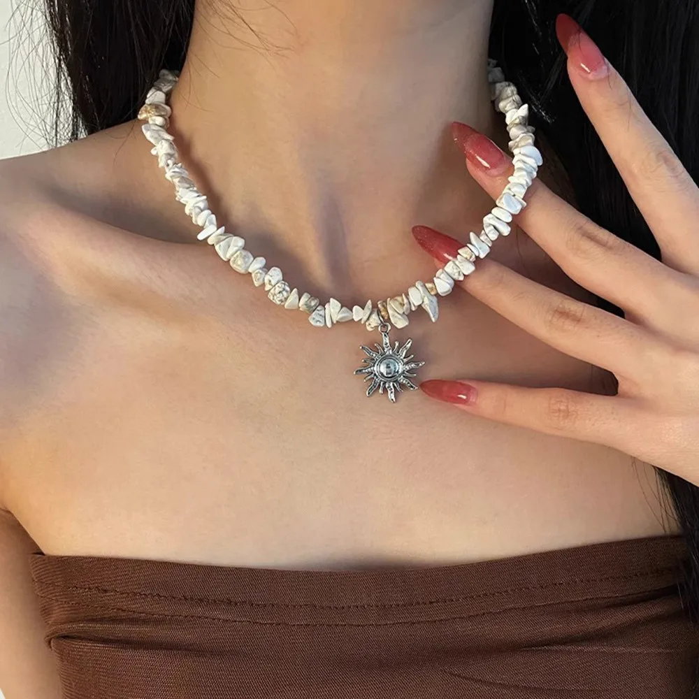 

Vintage Natural Stone Sunflower Pendant Necklace Women's Ancient Style Beaded Necklace Accessories