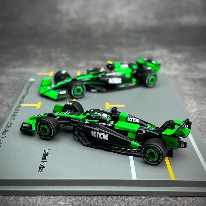 1:64 Sauber C44 F1 2024ABU Dhabi Grand Prix Zhou Guan Yu Bottas مجموعة سيارة مزدوجة سبيكة نموذج محاكاة مصغر ، ديكور للكبار #3