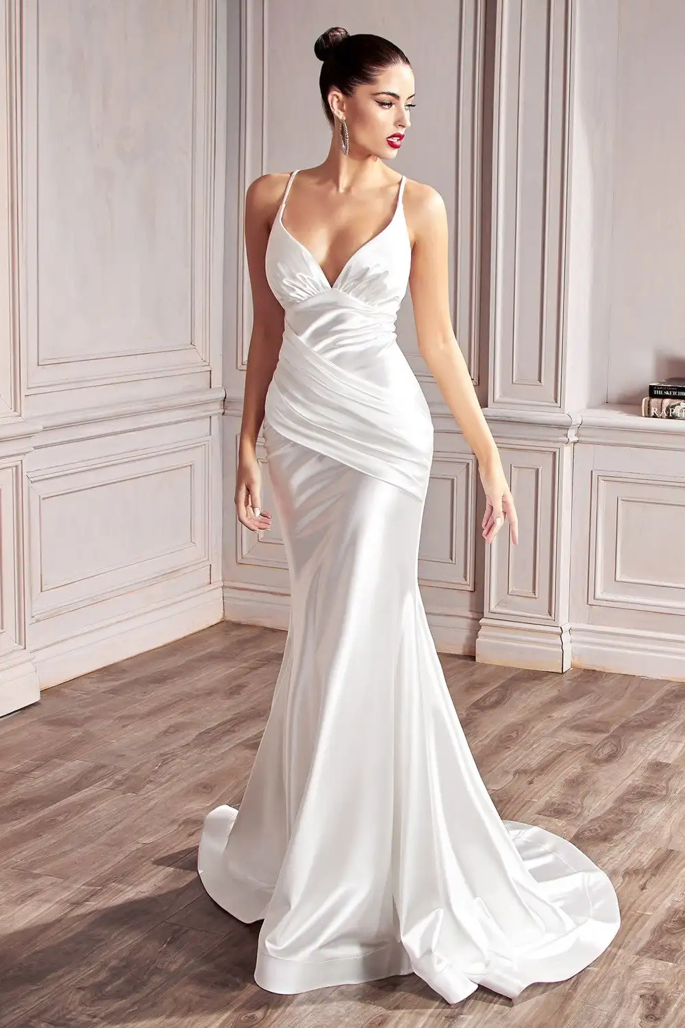 Satin Spaghetti Straps Wedding Dresses Elegant V-neck Sleeveless Backless Formal Evening Gowns Pleats Mermaid Bridal Gowns