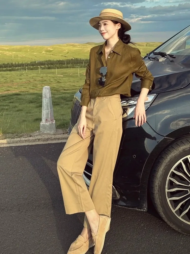 

Модный элегантный комплект из брюк и рубашки цвета кофе для ранней весны, простой, но изысканный, для создания ощущения роскоши, женский деловой костюм.