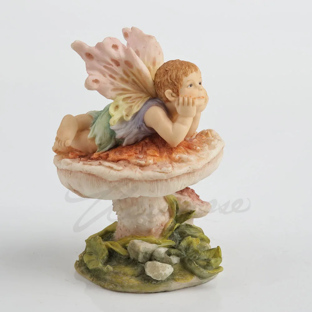 Resin Baby Fairy Statue Cherub Leaning on Mushroom Pink Butterfly Wings Moss Plant Base Elf Sculpture Home Garden Decor Ornament
