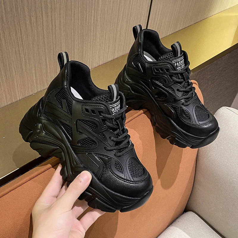 

Женские белые массивные кроссовки на скрытой платформе 8,5 см, новые осенние спортивные кроссовки в стиле Dad Shoes, на шнуровке, дышащие, из сетчатой ткани, повседневные.