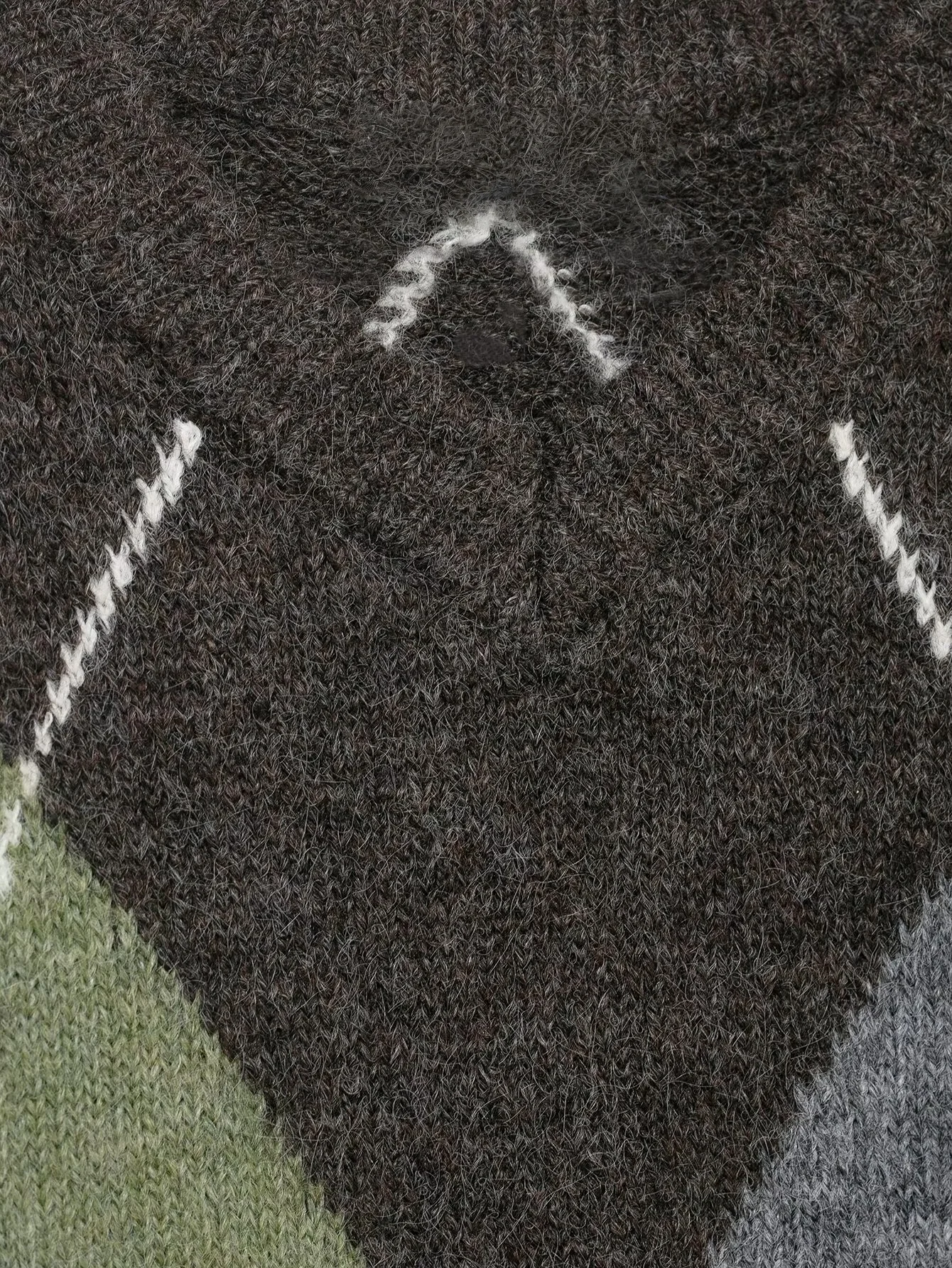 2025 Winter New Women's Sweet, Fashionable, Versatile Color-Blocked Long-Sleeved V-Neck Diamond Pattern Knit Sweater