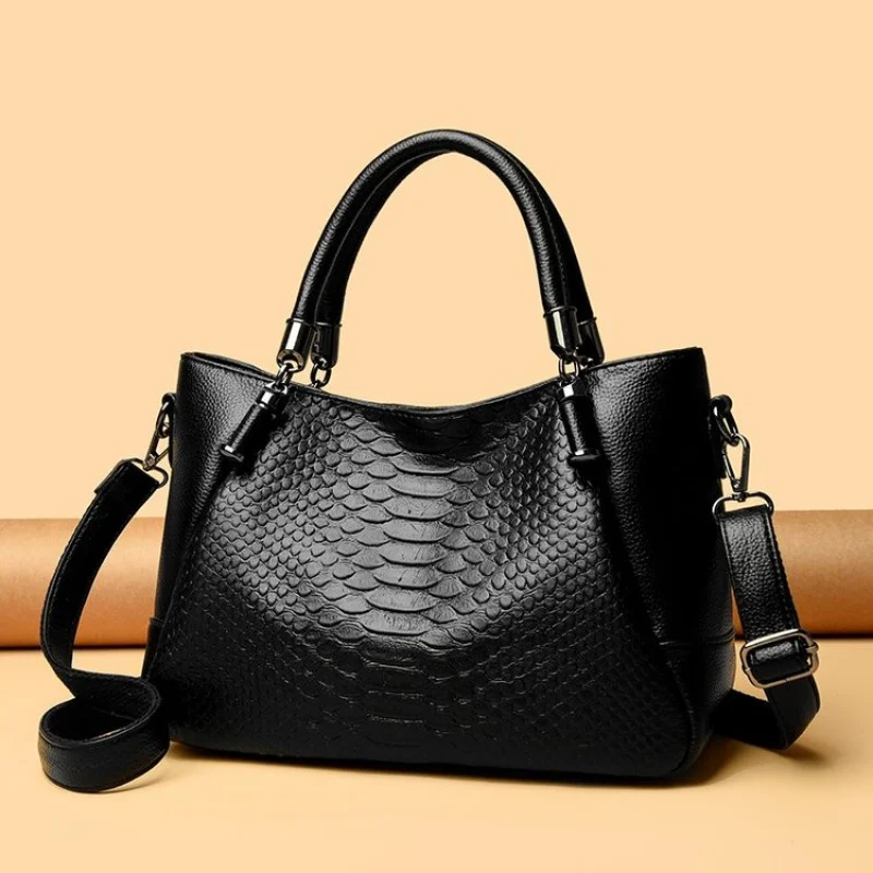 

Luxury Designer Minimalist Clutch Bag For Women Casual Simple With Letter Logo Large Capacity Solid