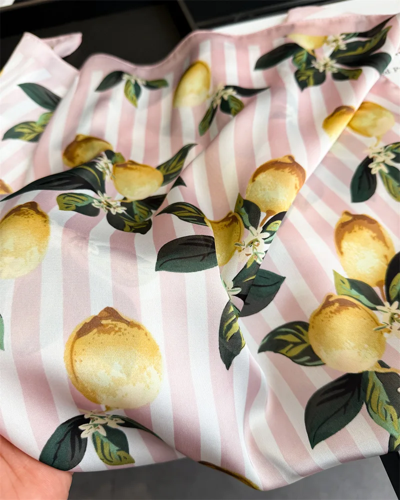 Neue modische bedruckte Seiden-Haarbänder, Sommer-Zitronenschal, elegantes Damen-Bandana, Halstuch, Kopfbänder, Foulard, Damenschals 2026 – Detail 4