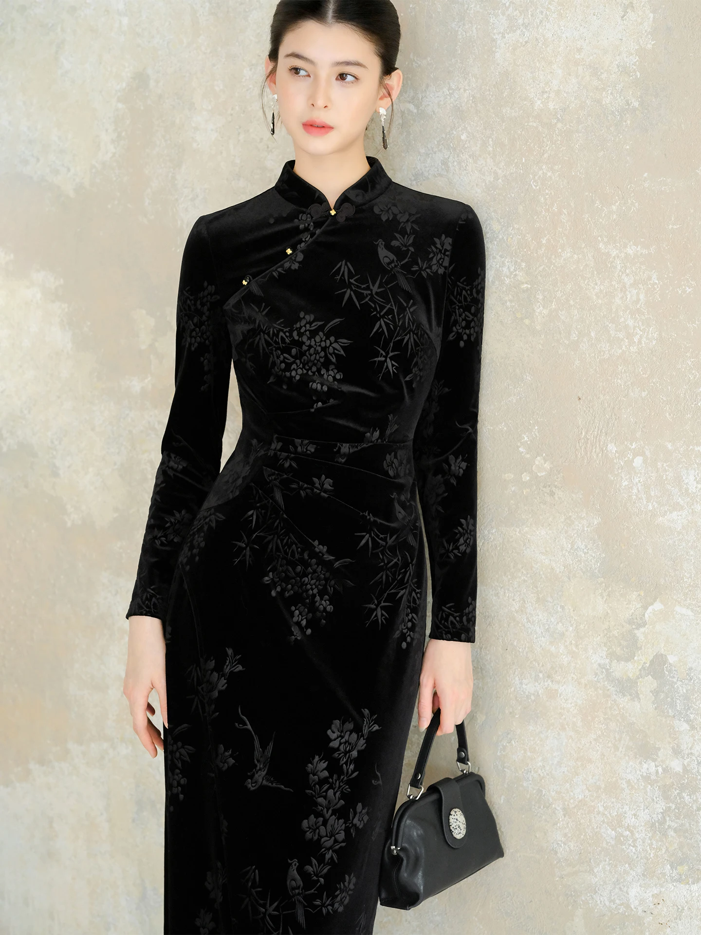 

Элегантное бархатное платье-ципао с цветочным узором и поясом, приталенное, с длинными рукавами, для женщин, модный дизайн, новинка зимы