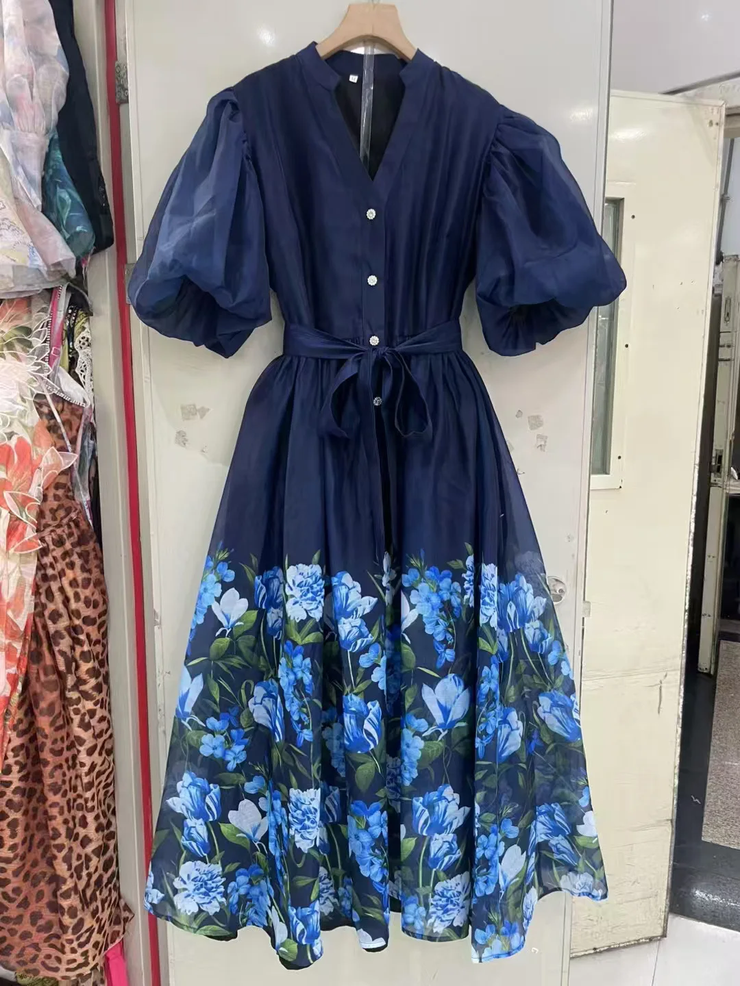 

2025 Spring and Summer New V-neck Puff Sleeve Single-breasted Retro Printed Loose Long Dress-GZDL081