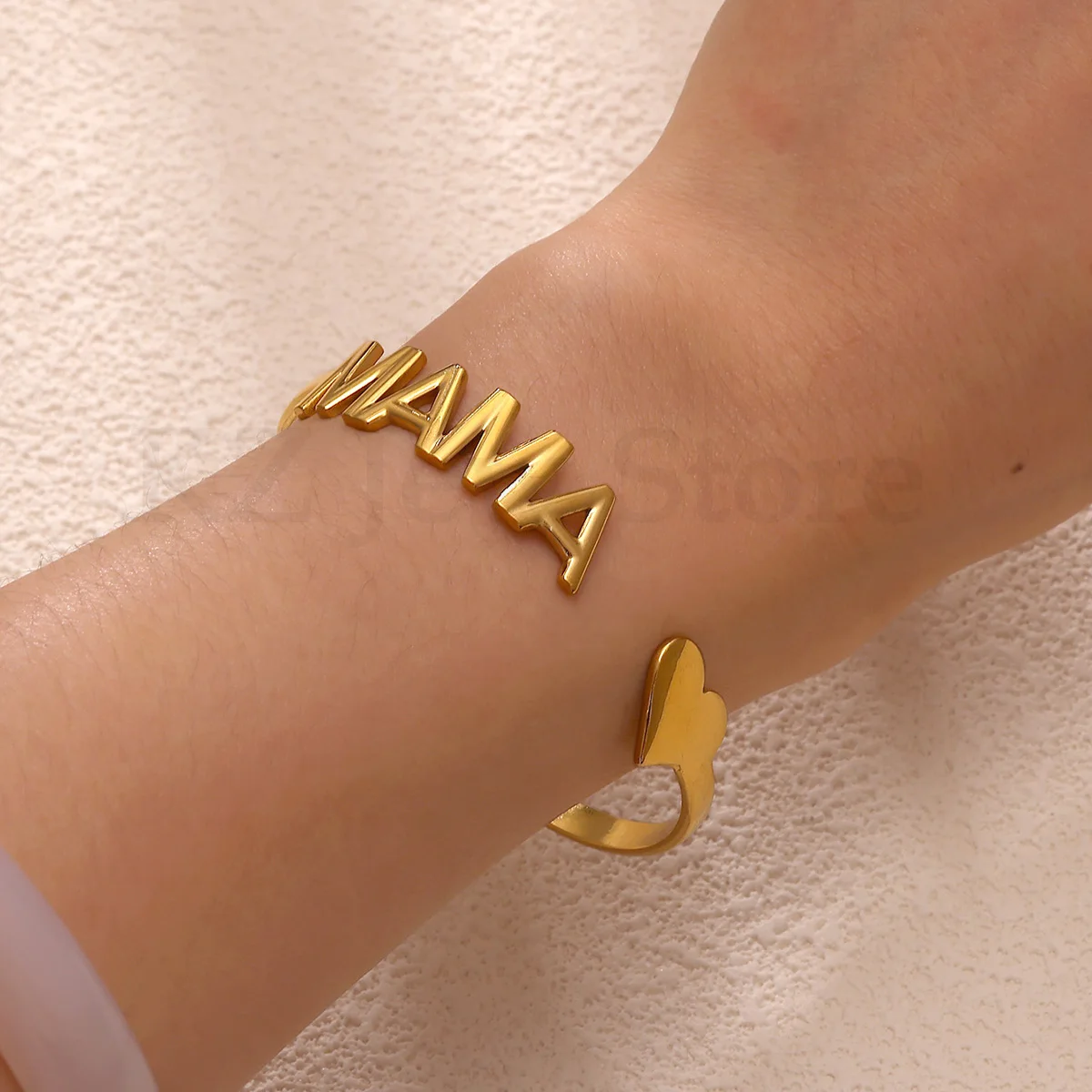 Brazalete elegante con letras de mamá y corazón para mujer, pulseras con apertura de acero inoxidable de Color dorado, joyería para el día de la madre, regalo para mamá