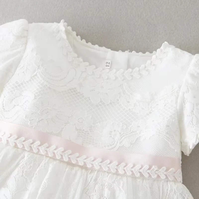 2025 ملابس أطفال بنات ملابس عيد ميلاد التعميد الأبيض الرضع الأميرة بنات مطابقة الدانتيل مع قبعة 1-3y فستان المعمودية الطفل