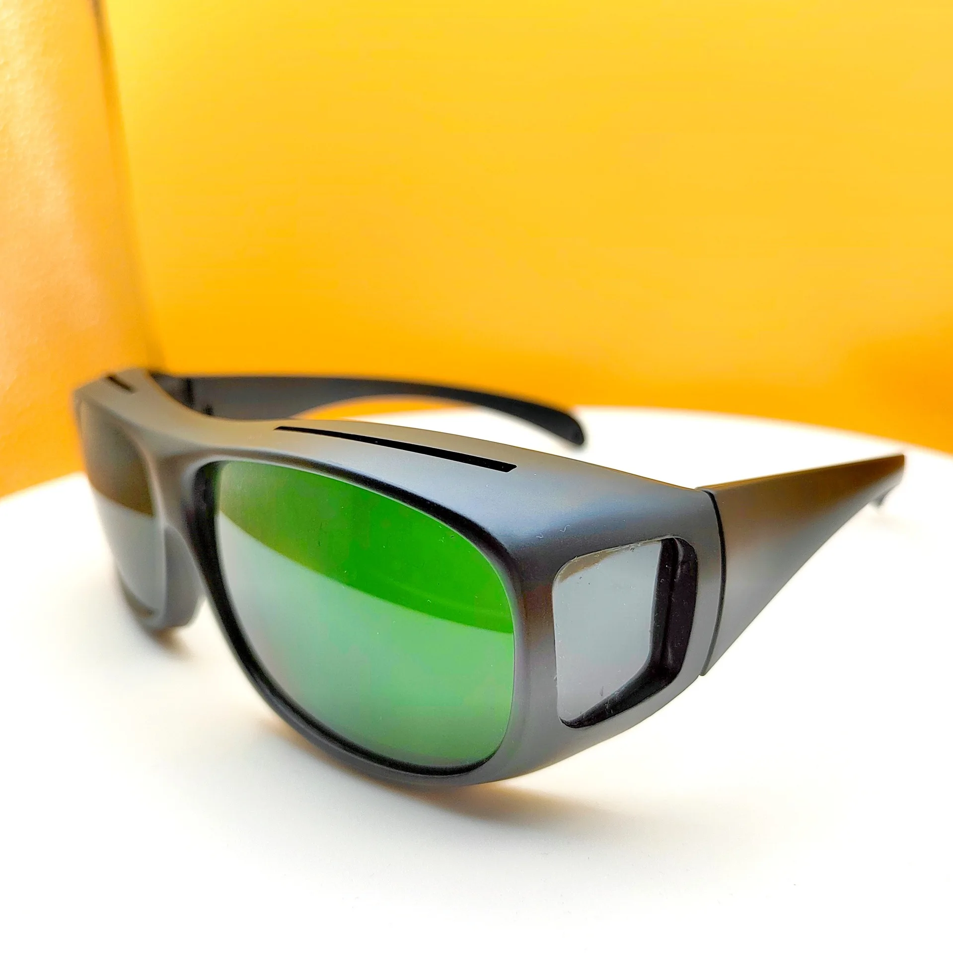 

Laser Eye Protection Glasses 1064nm Wavelength Marking Machine Welding Laser Protective Sunglasses