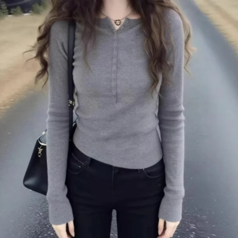 

2026Early spring new model round neck buttoned merino wool henley collar three-color ribbed blend base sweater women