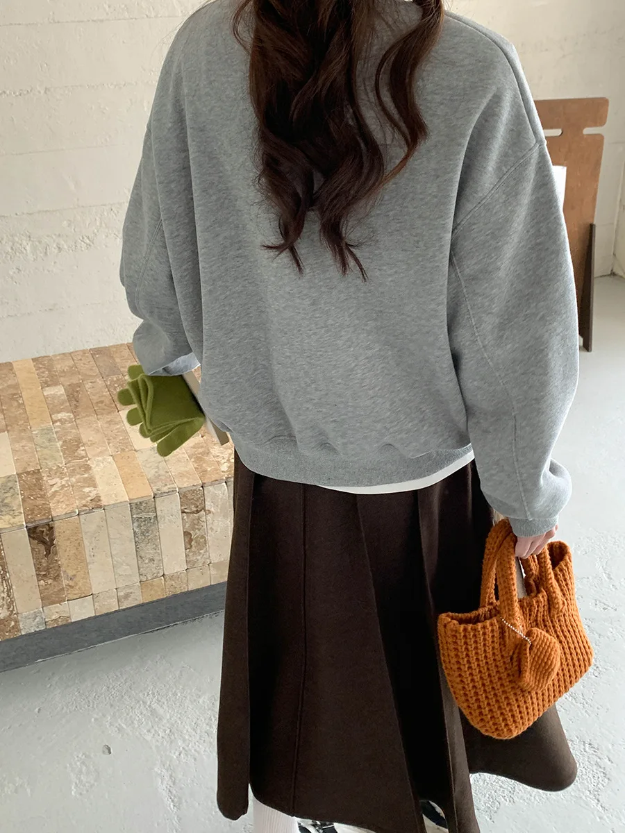 بلوفر نسائي مخملي بأكمام طويلة كاجوال مطبوع برقبة دائرية لمجموعة الخريف والشتاء الجديدة