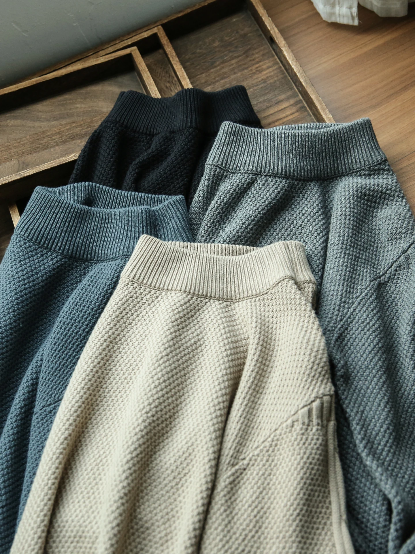 

Retro Sle Men's round Ne Knitted Sweater Pine Pattern All-Match Base Layer Soft Cotton Comfortable Warmth for Autumn...