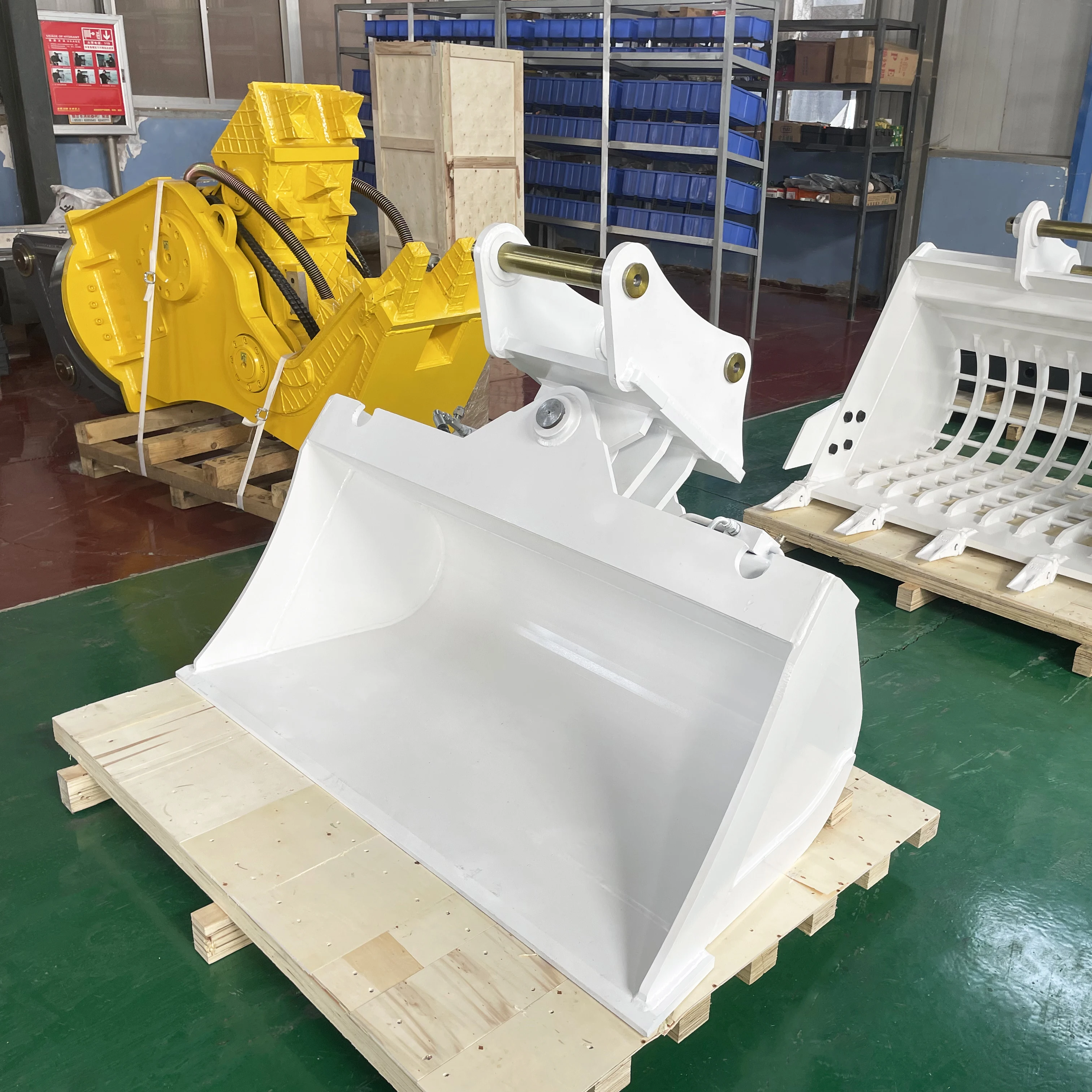 Supply 360-degree hydraulic double-cylinder inclined mud bucket