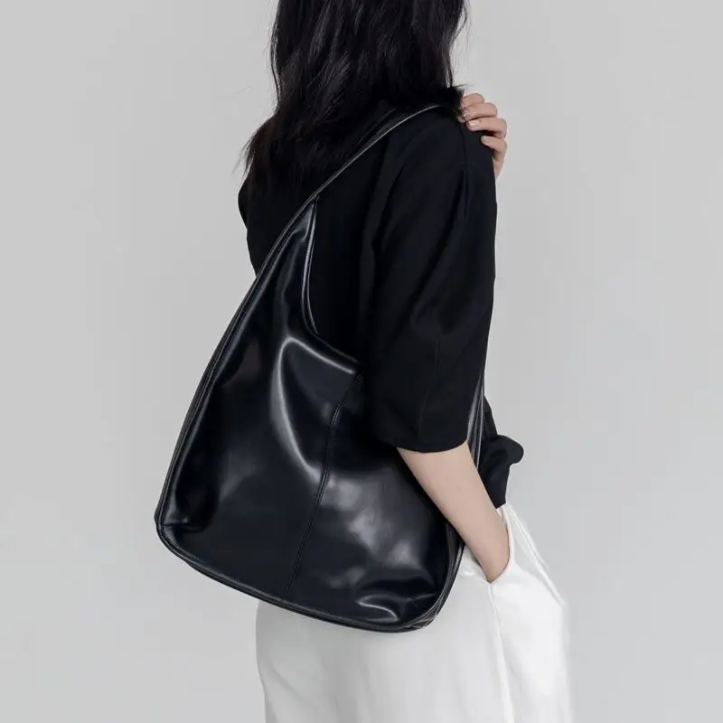 

Large Capacity Commuting Fashion Bag for Women Wide Shoulder Straps Shoulder Tote Bags