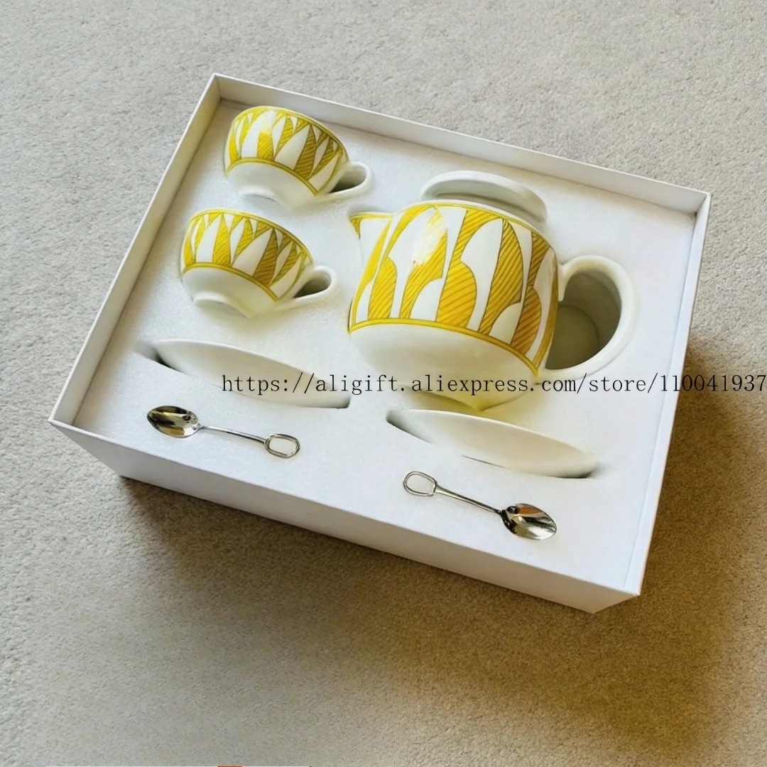 

Luxury Bone China Coffee Set Teapot with 2 Cups & Saucers Western-Style Porcelain Serving Set Elegant Gift Box