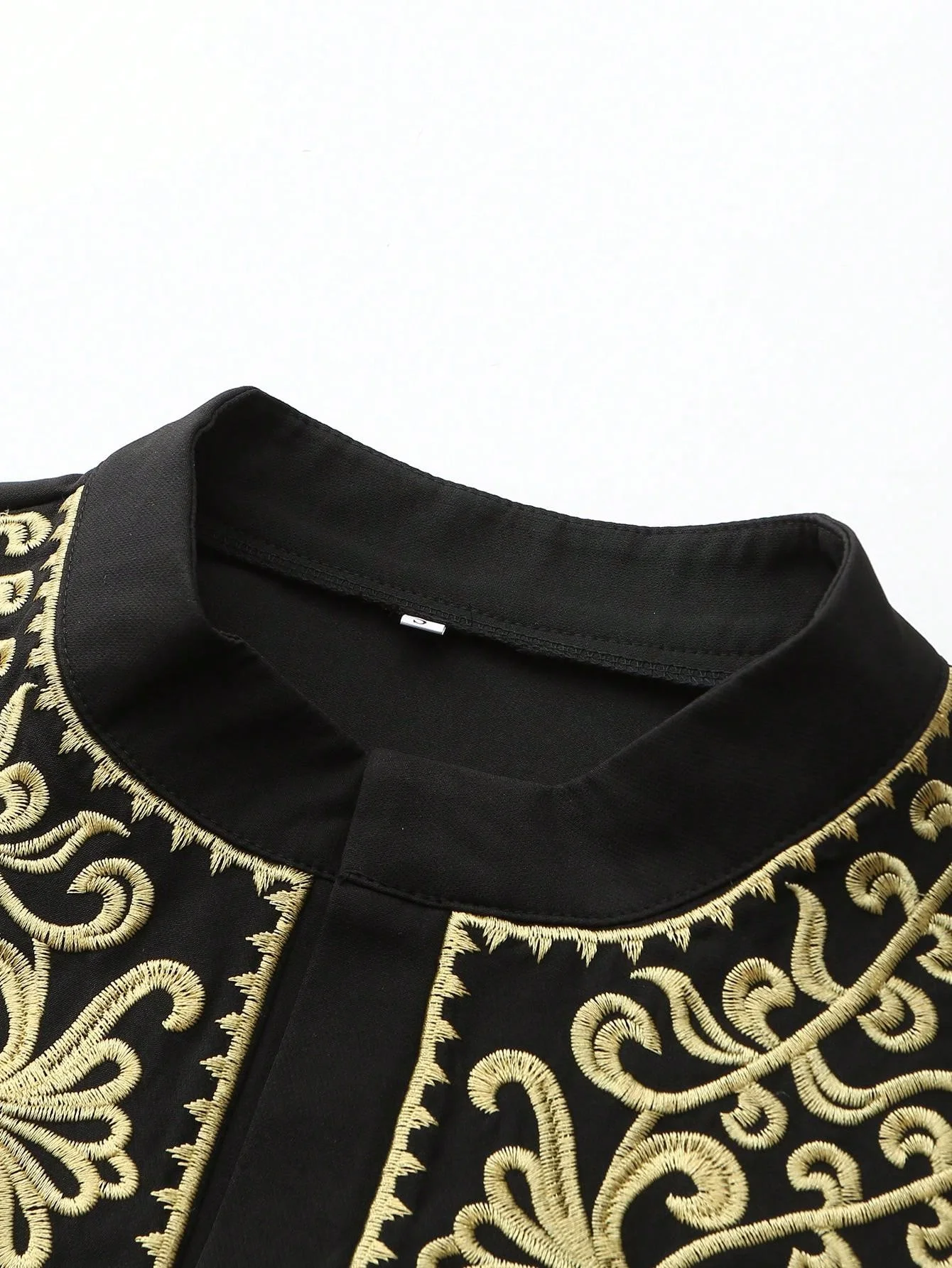 Luxury men\'s Muslim long sleeve Embroidered garment Embroidered new long sleeve Islamic robe for Muslims