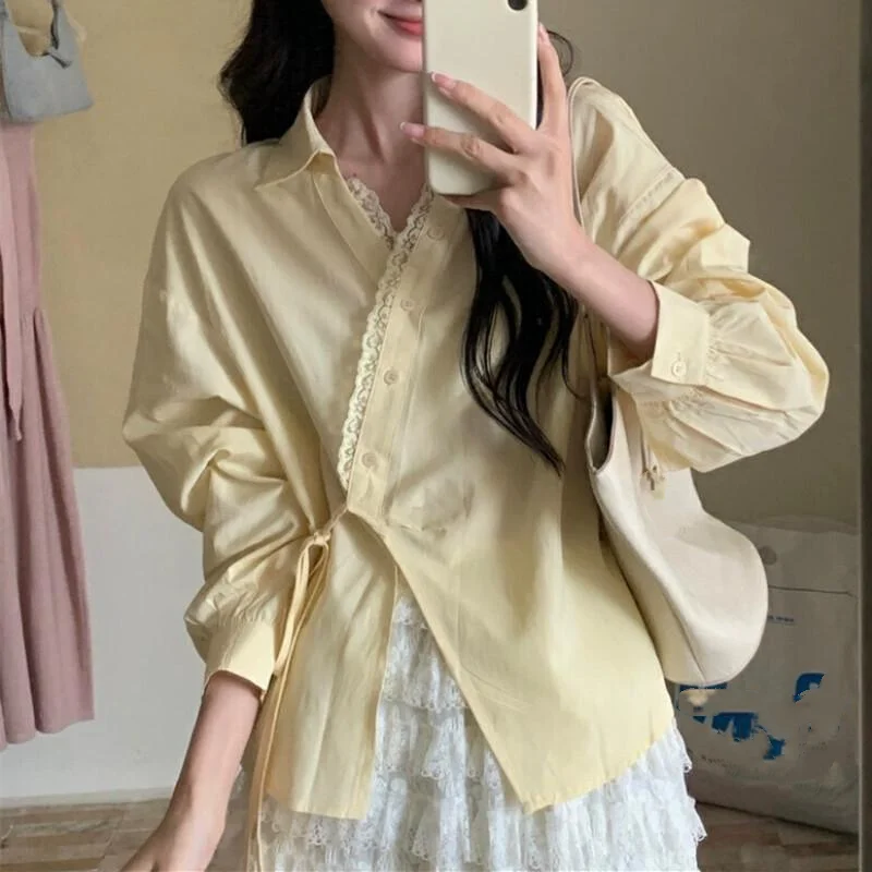 

Корейская версия рубашки с v-образным вырезом неправильной формы, модная кружевная ниша, облегающая рубашка на шнуровке для женщин, весна-осень 2025 года, новый стиль