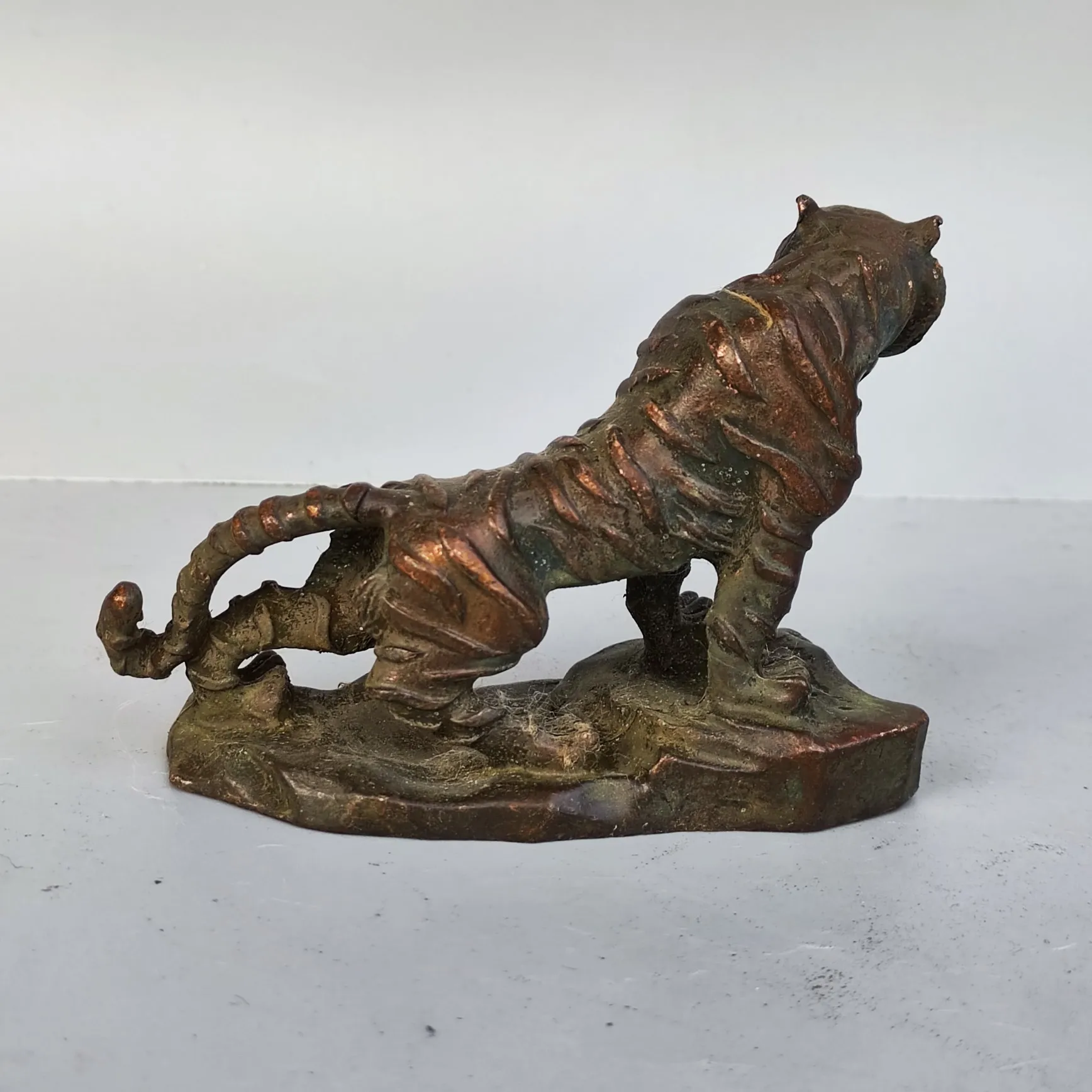 Metal Vintage Tiger Statue Miniature Animal Sculpture Home Office Room Desk Decoration Ornament Desk Accessory Gift