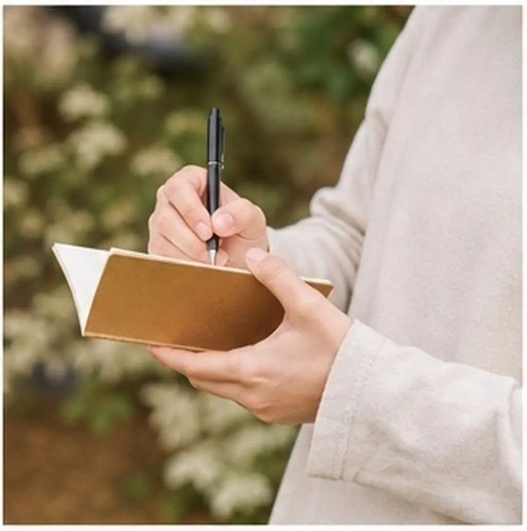 12Pcs A6 Brown Kraft Notebooks Lay-Flat Binding Thick Pages No Bleed Travel Journal Diary Notebook Rustic Aesthetic Writing