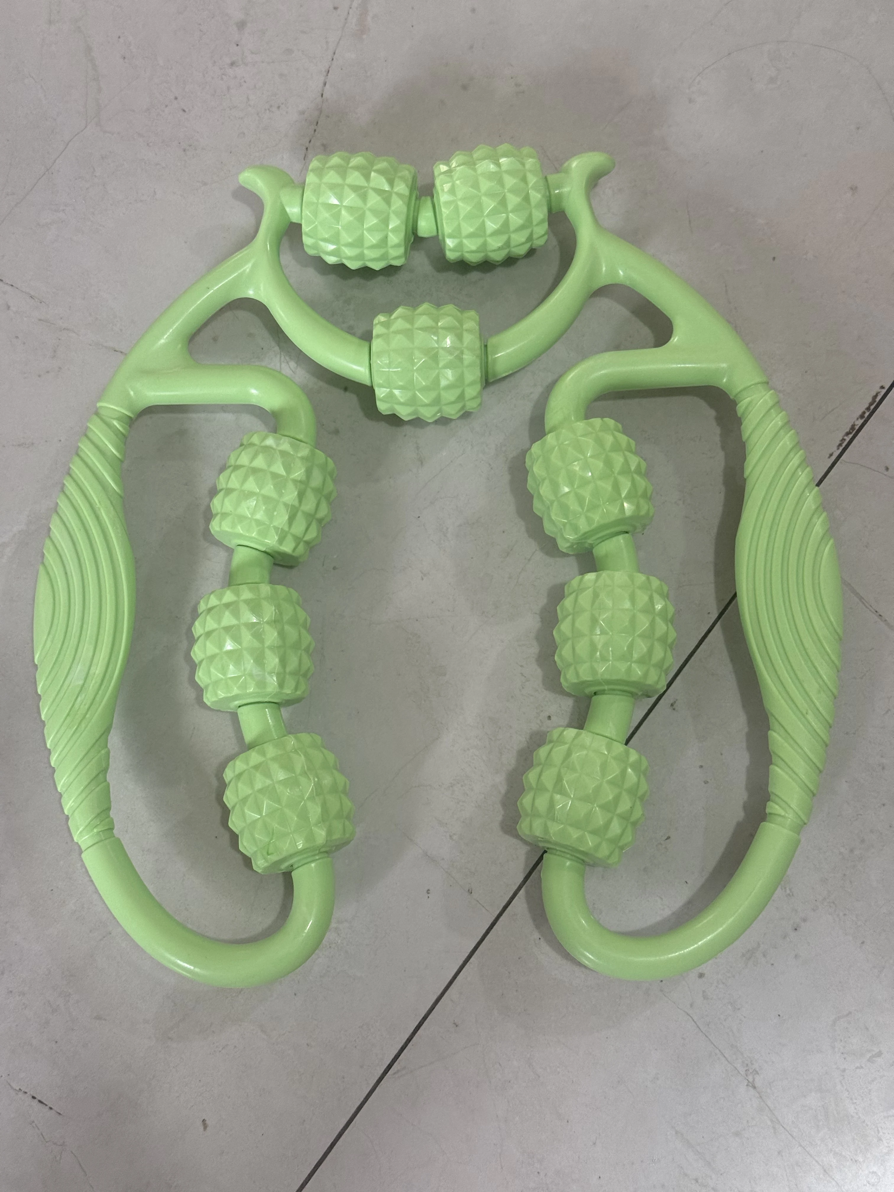 

Auxiliary leg slimming tool, nine wheel circular leg clamp, calf and leg massage roller massager, leg beauty device