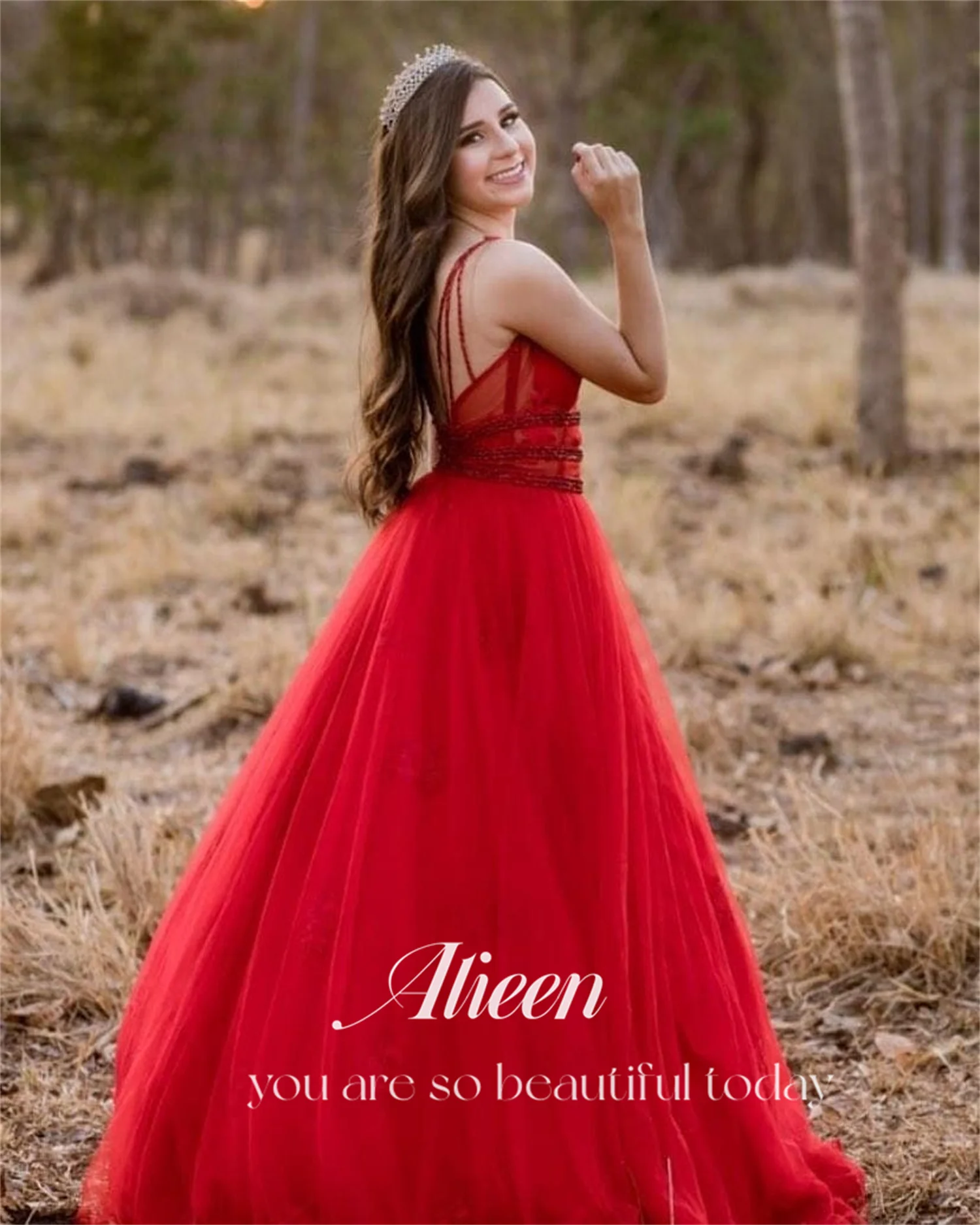 Aileen Rode Avond Luxe Jurk 2024 A-lijn Aangepaste Bruiloft Gast Jurk Vrouwen V-hals Elegante Jurken Saudi Avondjurken Prom