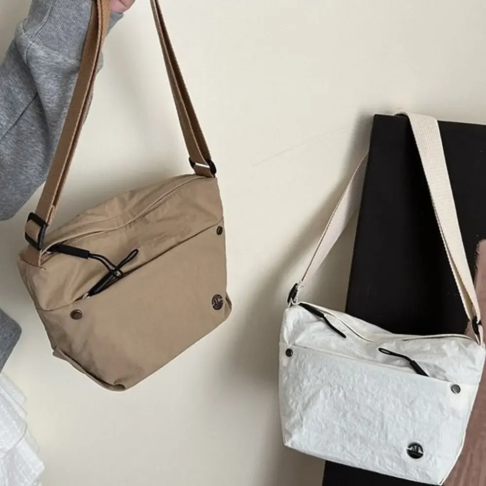 

Ultra-Light Nylon Crossbody Bag Zipper Closure Adjustable Wide Strap Messenger Bag Large Capacity Tote Bag Mobile Phone Pack