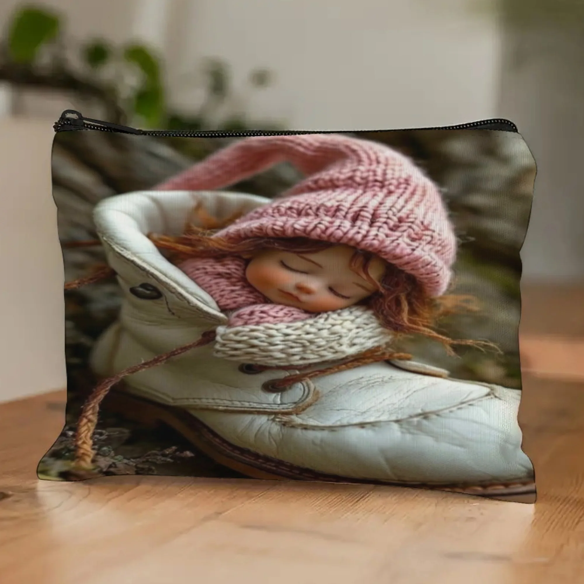 حقيبة مكياج متينة بسحاب مطبوعة من "Slap Girl" للسفر وحقيبة مستحضرات التجميل مع جيوب للنساء ومنظم أدوات الزينة لعيد الميلاد