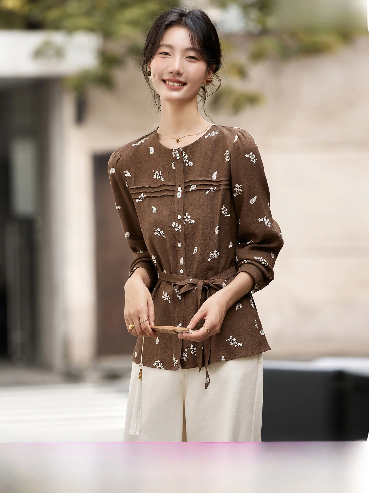 

Embroidered round Neck Shirt Women's Waist Cinched Pleated New Season Floral Print Casual Style Long Sleeve Button up Top