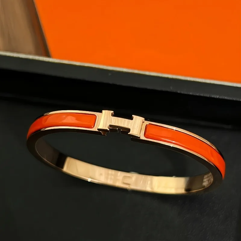 Bracciale iniziale personalizzato Polsino sottile in smalto per donne Regalo minimalista per coppie di lusso Delicato abbinato ai gioielli per lui e per lei ​