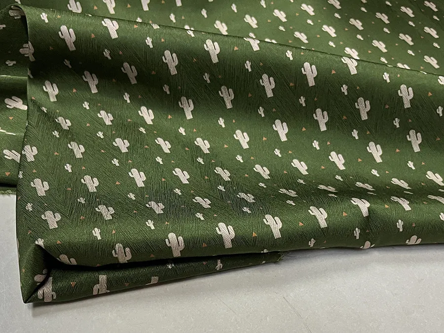 Designer Cloth Silk Satin Clothing Fabric 19 Momme Green Herringbone Cactus Spray Painting Silk Fabric Dress