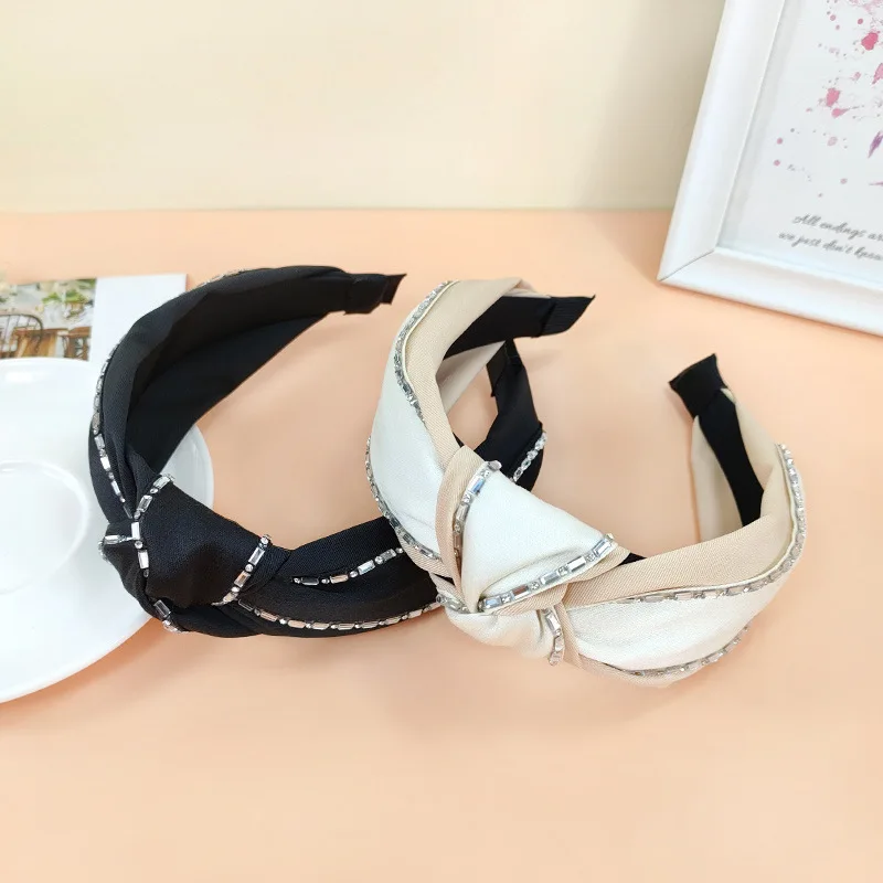

Bohemian Knotted Headband with Black Diamond Woven Band Adjustable Non-Slip Hair Hoop for Women Casual Elegant Everyday Wear