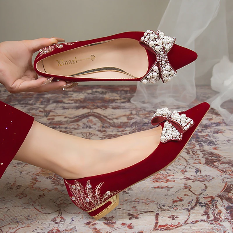 Pearl Crystal Bowtie Wedding Shoes Women Chinese Style Embroidery Bride Shoes Woman Red Pointed Toe Low Heels Pumps Ladeis 2023