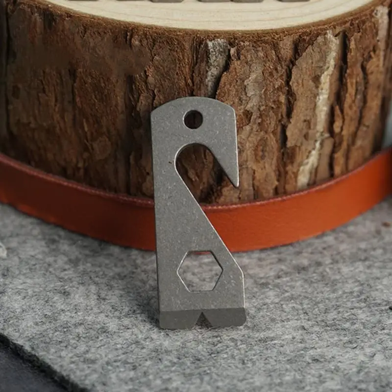 

EDC многофункциональная открывалка для бутылок из титанового сплава, портативный брелок для ключей Paracord Penda ﻿