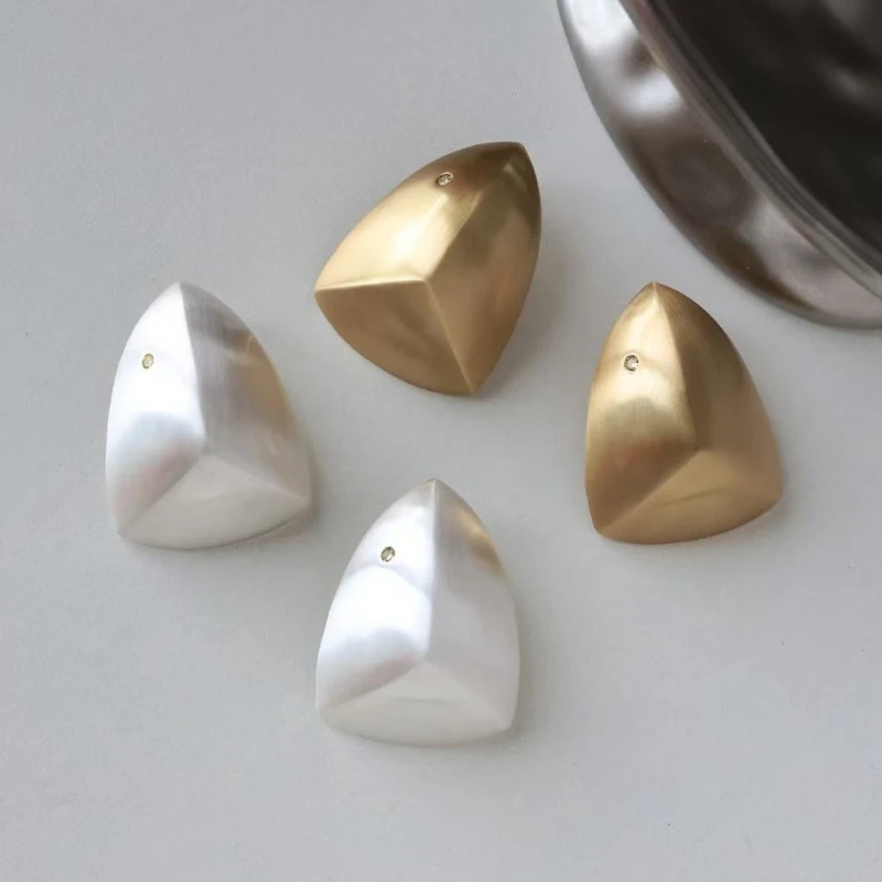 Exclusive design geometric triangular brushed earrings simple elegant sophisticated matte ear studs exquisite high-end women