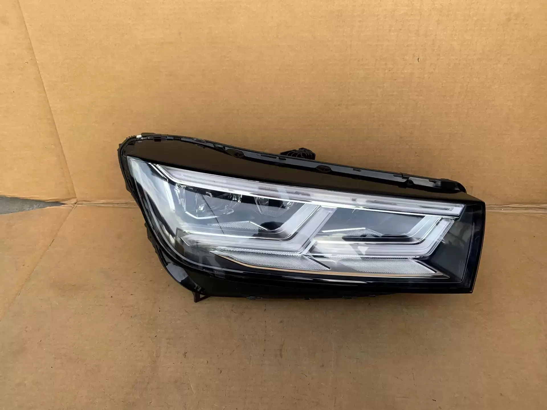 

Car Front Headlight Headlamp DRL Daytime Running Light for Audi q5L Turn signal