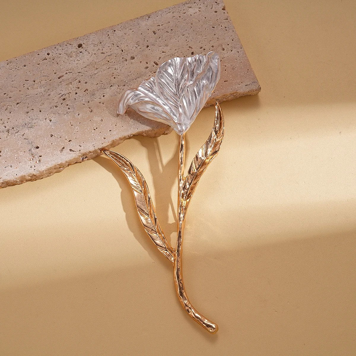 

Vintage Large Vintage Brooch Metal Leaf Shape Enamel Metal Brooch Tulip Flower Pattern Corsage Pin Women Girls Jewelry