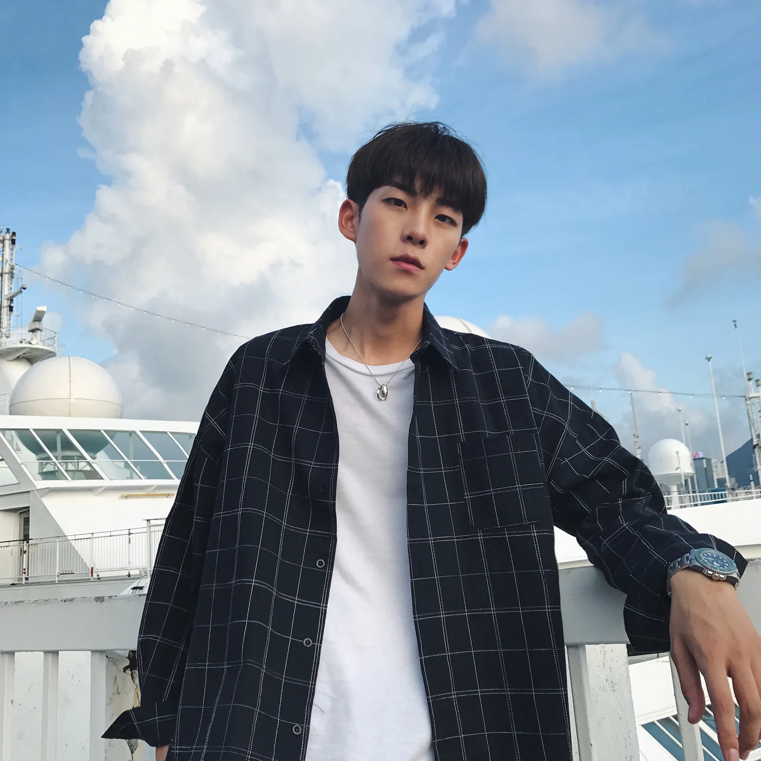 

Новая весенняя мужская повседневная свободная рубашка в клетку с длинным рукавом в корейском стиле, молодежная модная верхняя одежда для подростков и мужчин