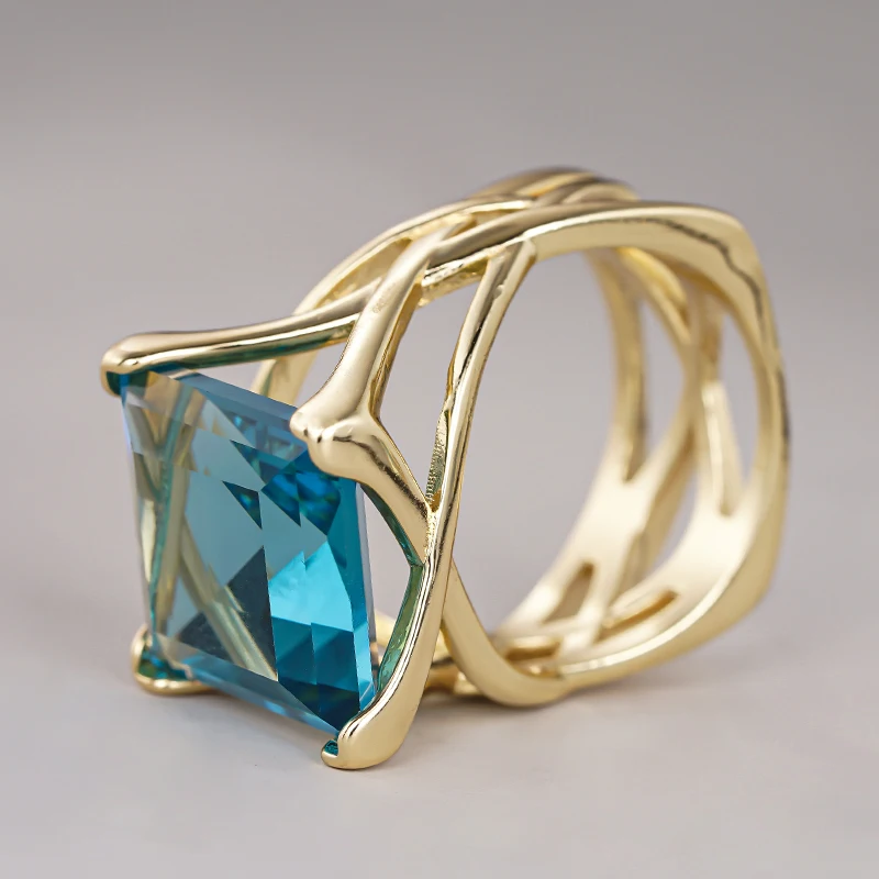 Huitan Ring mit hohlem Kreuz-Design für Damen, goldfarben, mit leuchtend weiß/blauem CZ, modisches Hochzeitszubehör, eleganter Partyschmuck – Detail 13
